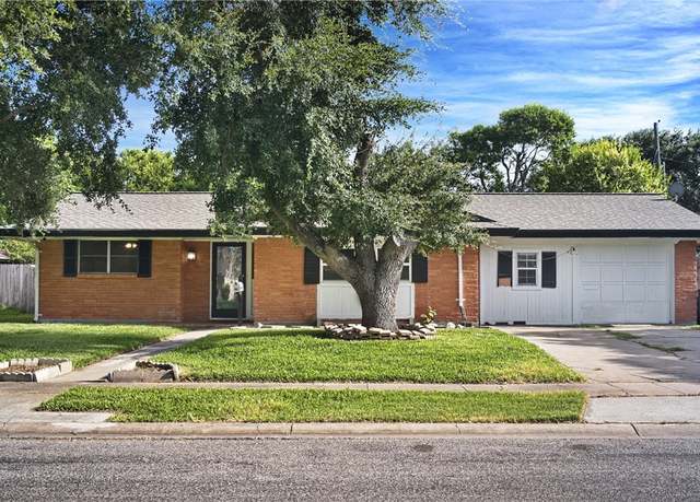 Property at 118 Driftwood Dr, Portland, TX 78374, 4 beds, 2 baths