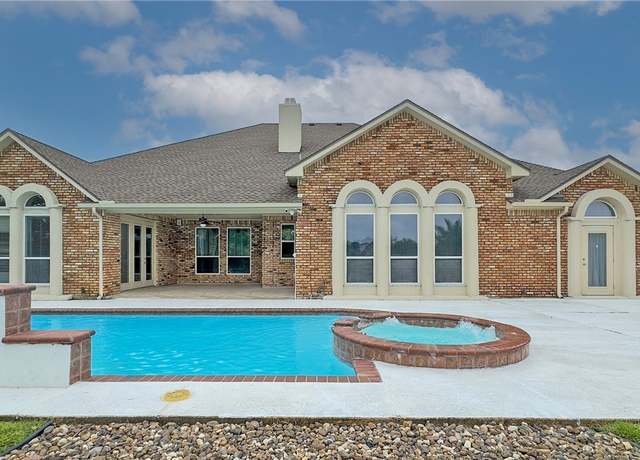 Property at 4 E Bar Le Doc Dr, Corpus Christi, TX 78414, 5 beds, 4.5 baths