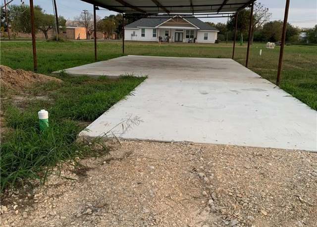 Property at 716 E St. Mary's St, Skidmore, TX 78389