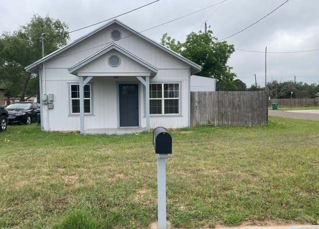 Property at 601 E Lucille St, Hebbronville, TX 78361, 2 beds, 1 bath