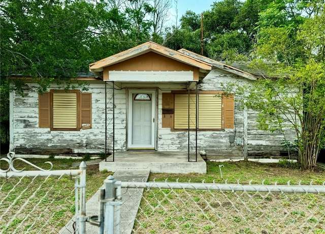 Property at 504 Encinal St, Alice, TX 78332, 2 beds, 1 bath