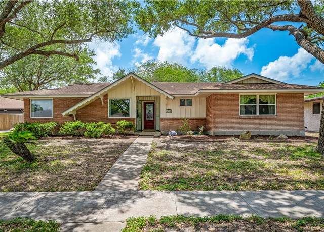 Property at 438 Pennington Dr, Corpus Christi, TX 78412, 4 beds, 3 baths