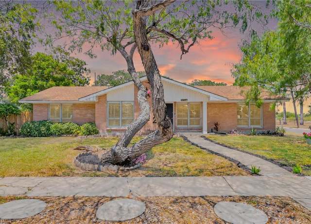 Property at 402 Pennington Dr, Corpus Christi, TX 78412, 3 beds, 2 baths