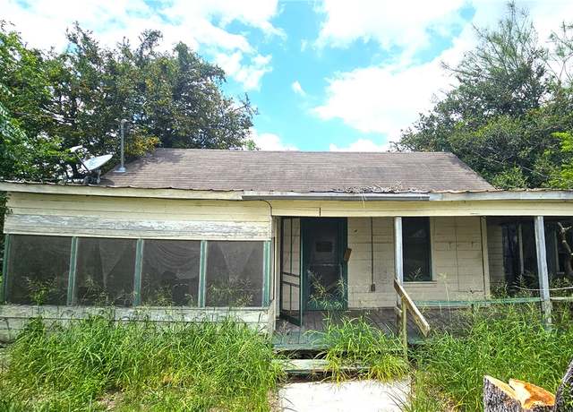 Property at 411 E Sarah St, Beeville, TX 78102, 2 beds, 2 baths