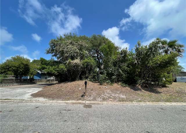Property at 2012 Cochran Ln, Rockport, TX 78382, 3 beds, 2 baths