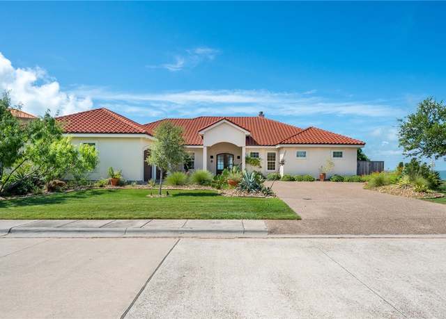 Property at 112 Baypoint Dr, Portland, TX 78374, 4 beds, 4 baths