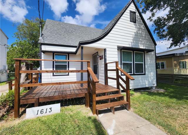 Property at 1613 6th St, Corpus Christi, TX 78404, 3 beds, 2 baths