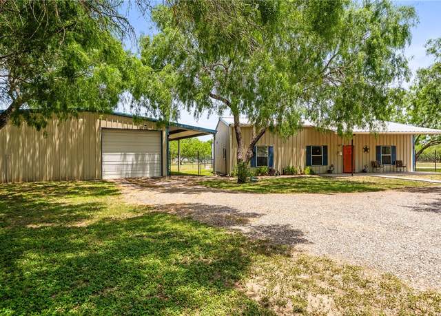 Property at 109 Frances Dr W, Three Rivers, TX 78071, 3 beds, 2 baths