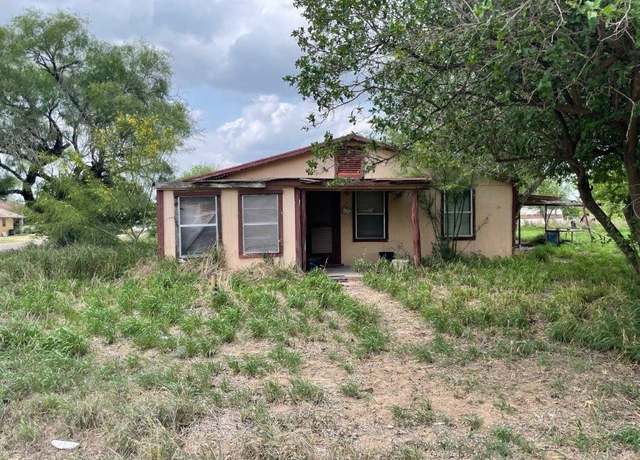 Property at 301 E Thompson St, Hebbronville, TX 78361, 3 beds, 1 bath