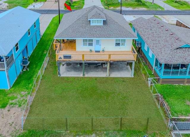 Property at 928 S Magnolia St, Rockport, TX 78382, 3 beds, 2 baths