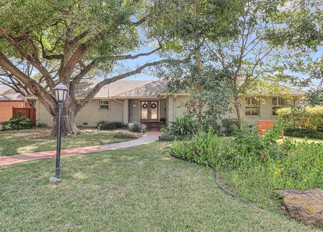 Property at 209 Jackson Pl, Corpus Christi, TX 78411, 3 beds, 3 baths