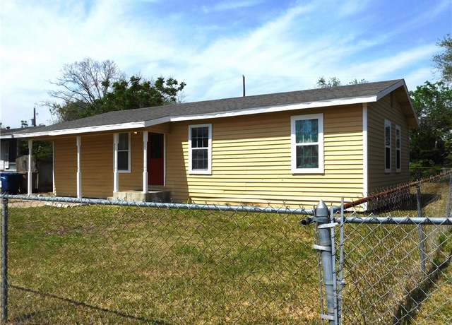 Property at 1626 Birch Pl, Corpus Christi, TX 78416, 4 beds, 2 baths