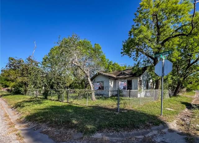 Property at 701 E Henrietta Ave, Kingsville, TX 78363, 2 beds, 1 bath