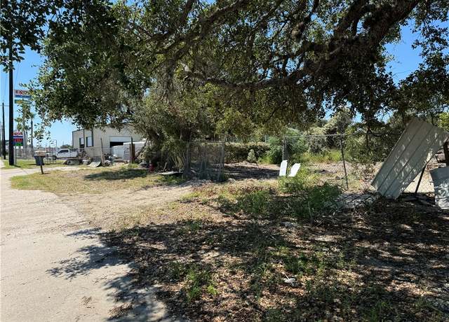 Property at 1517 Market St, Rockport, TX 78382