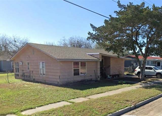Property at 610 E Hayes St, Beeville, TX 78102, 3 beds, 1 bath