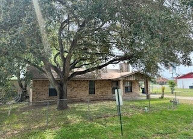 Property at 202 E Houston St, George West, TX 78022, 3 beds, 2 baths