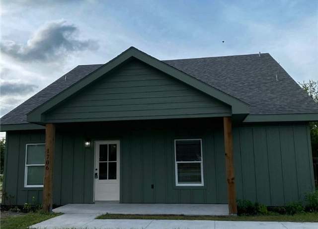 Property at 1706 E Avenue F Ave, Kingsville, TX 78363, 3 beds, 2 baths