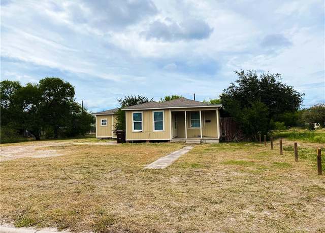 Property at 176 W D Ave, Kingsville, TX 78363, 3 beds, 2 baths