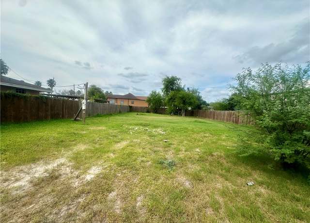 Property at 822 W Sinton St, Sinton, TX 78387