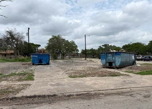 Property at 801 Hamilton St, Sinton, TX 78387