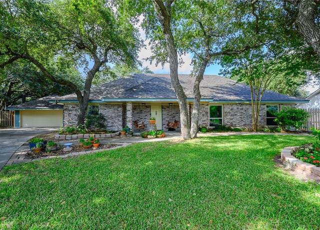 Property at 102 San Leanna Dr, Rockport, TX 78382, 4 beds, 2 baths
