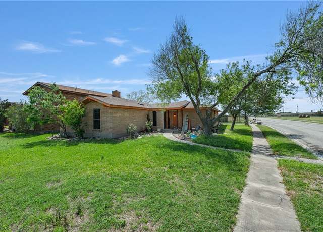Property at 8301 Baylark Dr, Corpus Christi, TX 78412, 4 beds, 2 baths