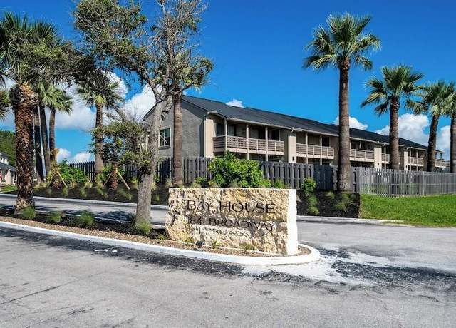 Property at 1907 Bayhouse Dr, Rockport, TX 78382, 2 beds, 2 baths