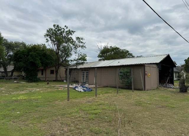 Property at 810 Saint Joseph St, Alice, TX 78332