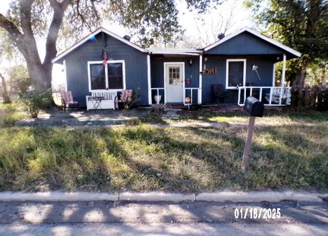 Property at 403 N Avenue D St, Beeville, TX 78102, 3 beds, 1.5 baths