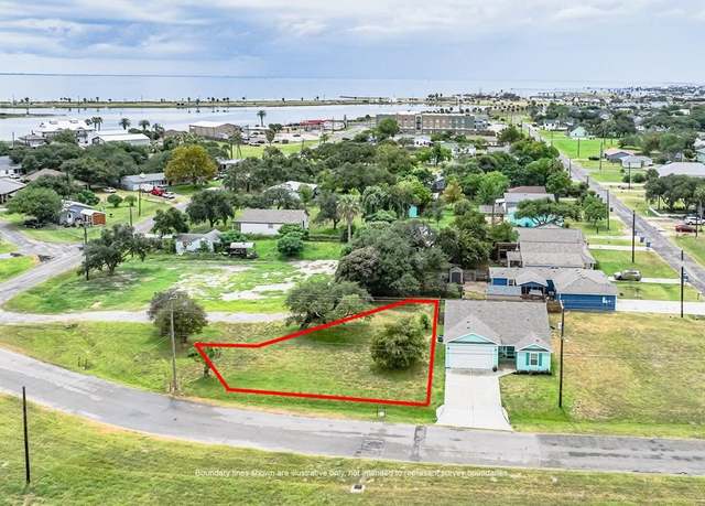 Property at 1421-1425 E Linden St, Rockport, TX 78382
