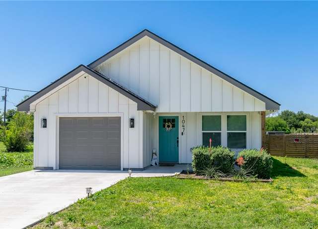 Property at 1047 N King St, Alice, TX 78332, 3 beds, 2 baths