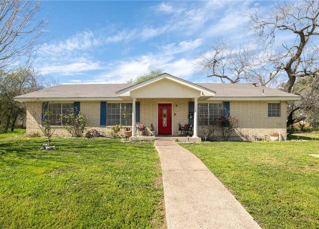 Property at 721 N King St, Alice, TX 78332, 3 beds, 2 baths