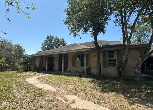 Property at 5851 Yucca Trl, Beeville, TX 78102, 4 beds, 2.5 baths