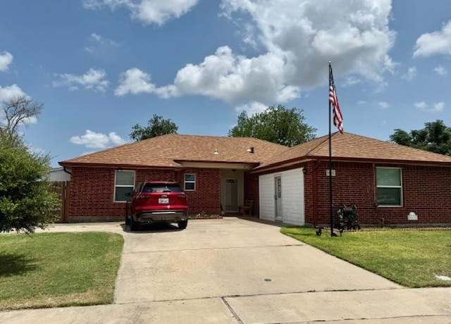 Property at 1002 Blue Crst, Beeville, TX 78102, 4 beds, 3 baths