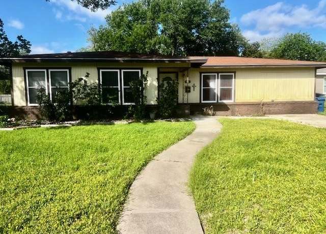 Property at 502 S Stephenson St, Beeville, TX 78102, 3 beds, 2 baths