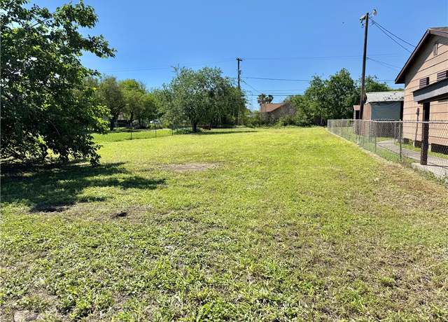 Property at 1221 E King Ave, Kingsville, TX 78363