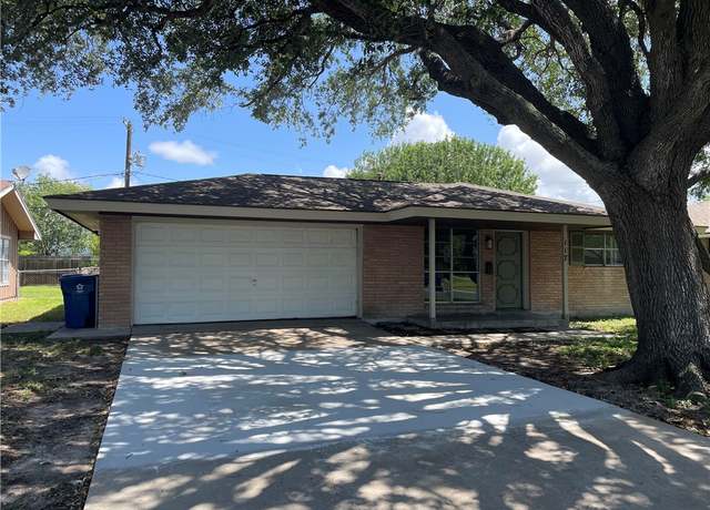 Property at 117 E Broadway Ave, Portland, TX 78374, 4 beds, 2.5 baths