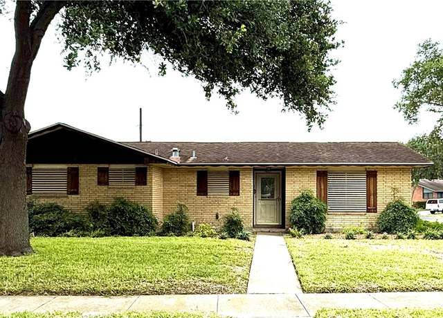 Property at 1601 Spicewood Dr, Corpus Christi, TX 78412, 3 beds, 2 baths
