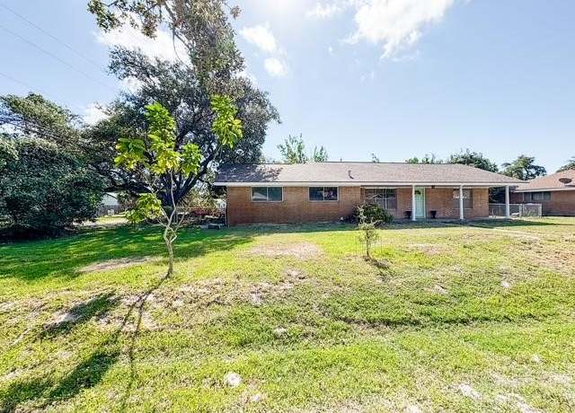 Property at 802 Whitewing Dr, Rockport, TX 78382, 3 beds, 2 baths