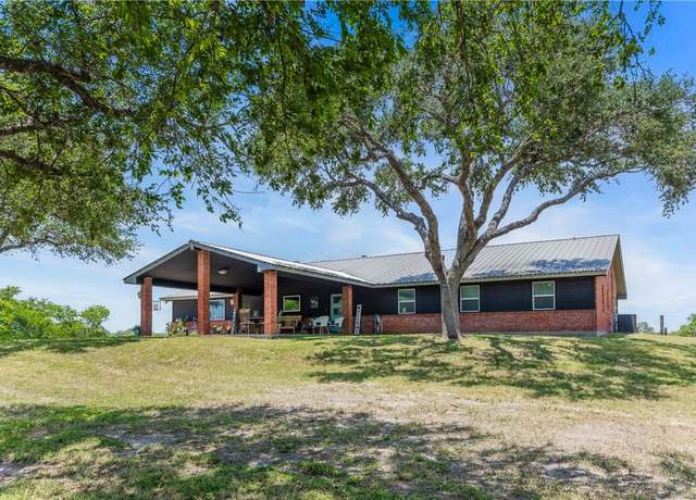 Property at 645 N Pirate Blvd, Sinton, TX 78387, 4 beds, 2.5 baths
