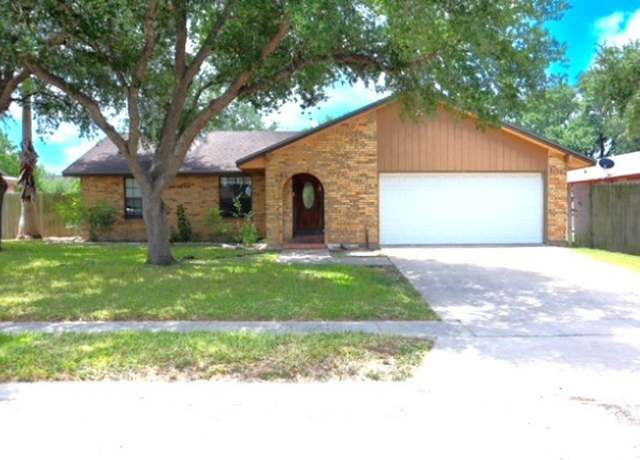 Property at 327 Birchwood Dr, Kingsville, TX 78363, 3 beds, 2 baths