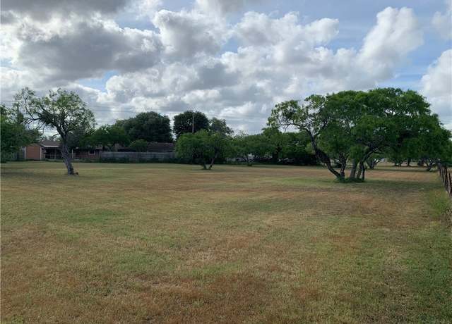 Property at 6866 Lake View Dr, Corpus Christi, TX 78412