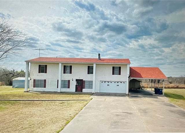 Property at 801 NE Frontage Rd, Beeville, TX 78102, 6 beds, 3.5 baths