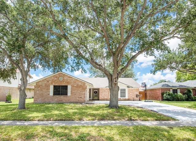 Property at 3133 Briarhurst St, Corpus Christi, TX 78414, 3 beds, 2 baths