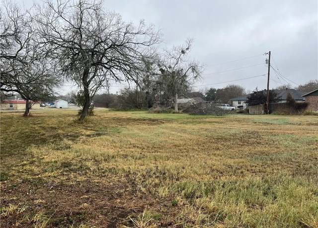 Property at 1406 E Toledo St, Beeville, TX 78102