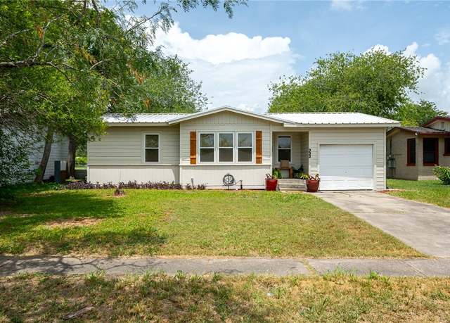 Property at 332 S Chiltipin St, Sinton, TX 78387, 2 beds, 1 bath
