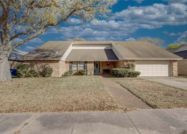Property at 303 Sea Gate Dr, Portland, TX 78374, 3 beds, 2 baths