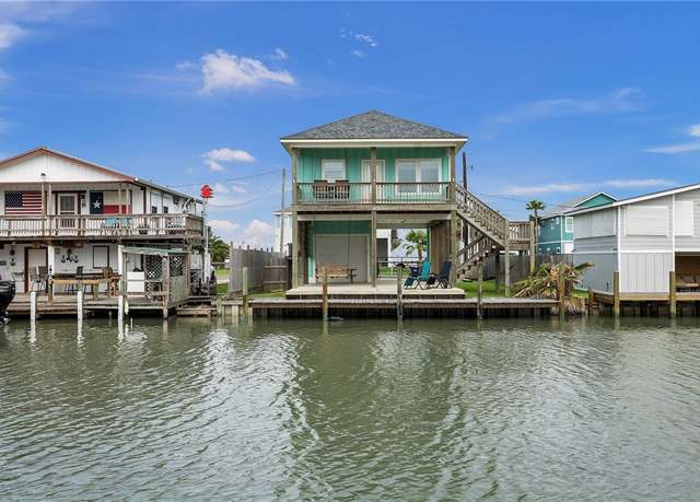 Property at 70 Belaire Dr, Rockport, TX 78382, 2 beds, 2.5 baths