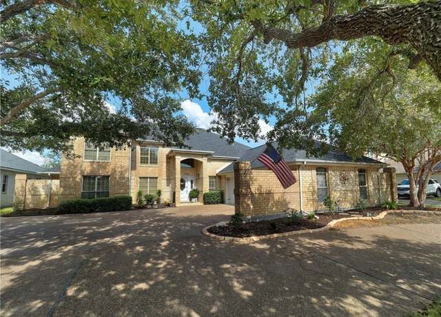 Property at 7849 Etienne Dr, Corpus Christi, TX 78414, 4 beds, 3.5 baths