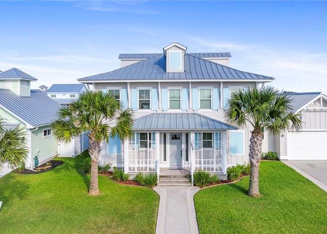 Property at 1009 Fiji Dr, Rockport, TX 78382, 4 beds, 3.5 baths